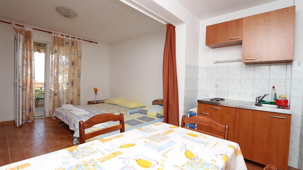 Apartments Antoneta Makarska Exterior photo