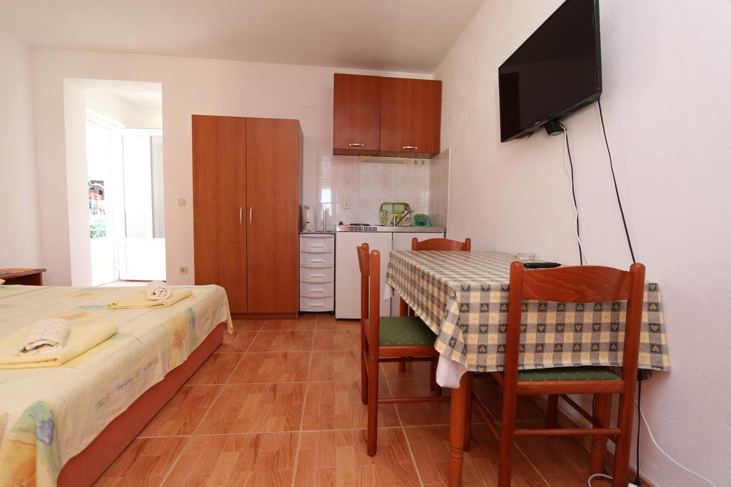 Apartments Antoneta Makarska Exterior photo